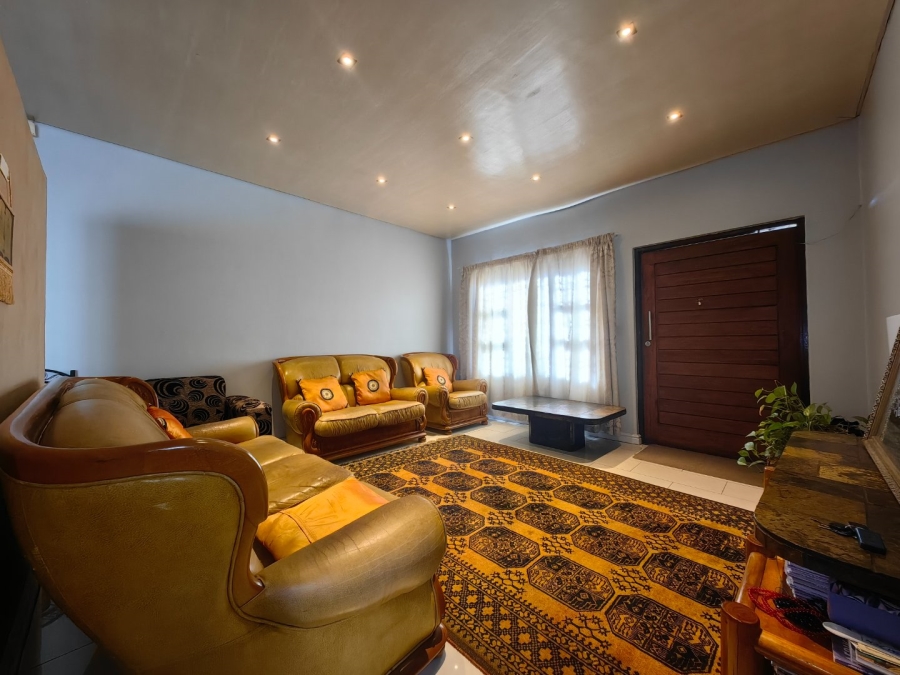 8 Bedroom Property for Sale in Belgravia Western Cape
